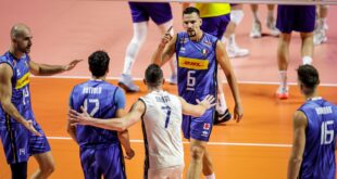 Italian volleyball team celebrating a point during the EuroVolleyM match in Piazza del Plebiscito