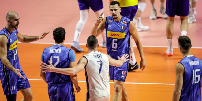 Italian volleyball team celebrating a point during the EuroVolleyM match in Piazza del Plebiscito