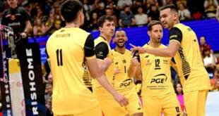 Volleyball players from Skra Bełchatów celebrating a point during a match.