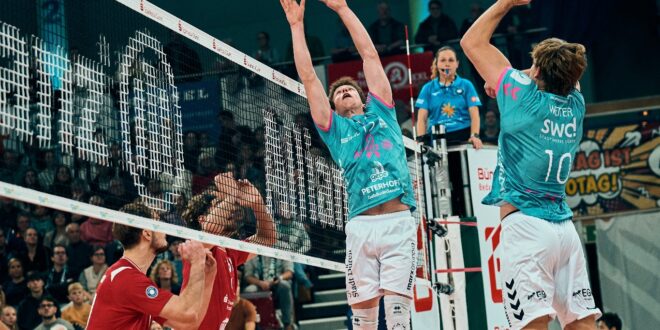 Volleyball players in action during a German Bundesliga match
