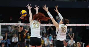 VakıfBank volleyball team celebrating a point on the court